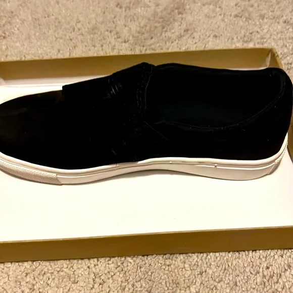 New Black Slip On Canvas Shoes By Indigo
Never Been Worn, size 6.5 M - Picture 1 of 4